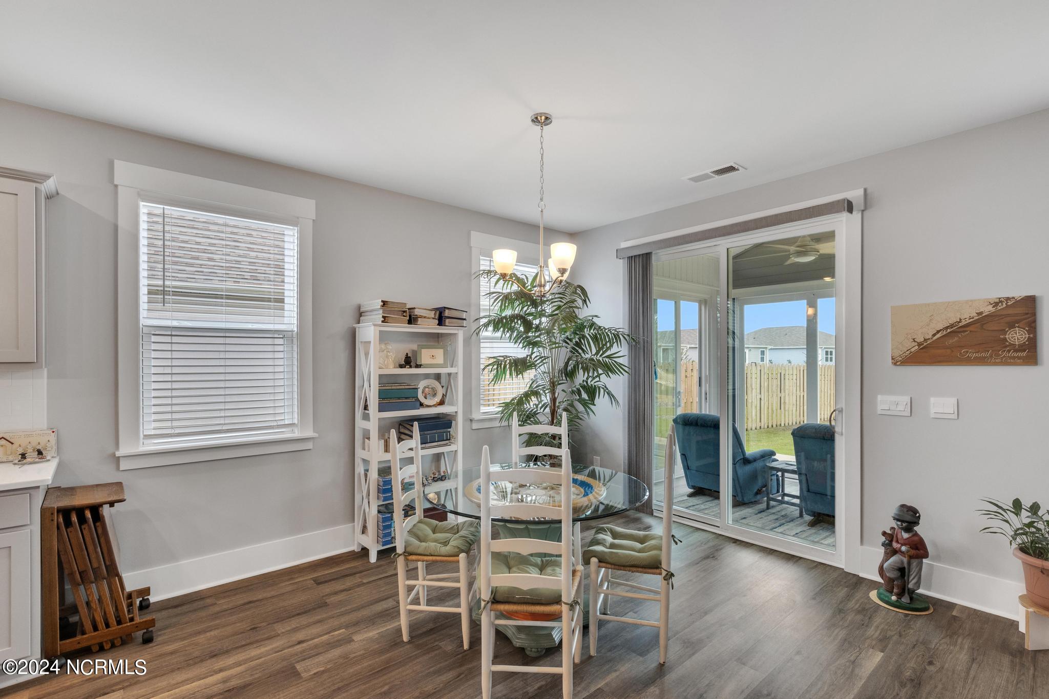 507 Edgewater Way