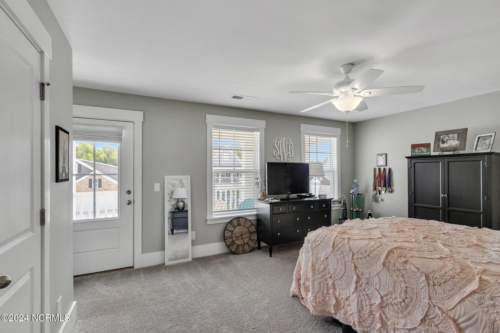 507 Edgewater Way