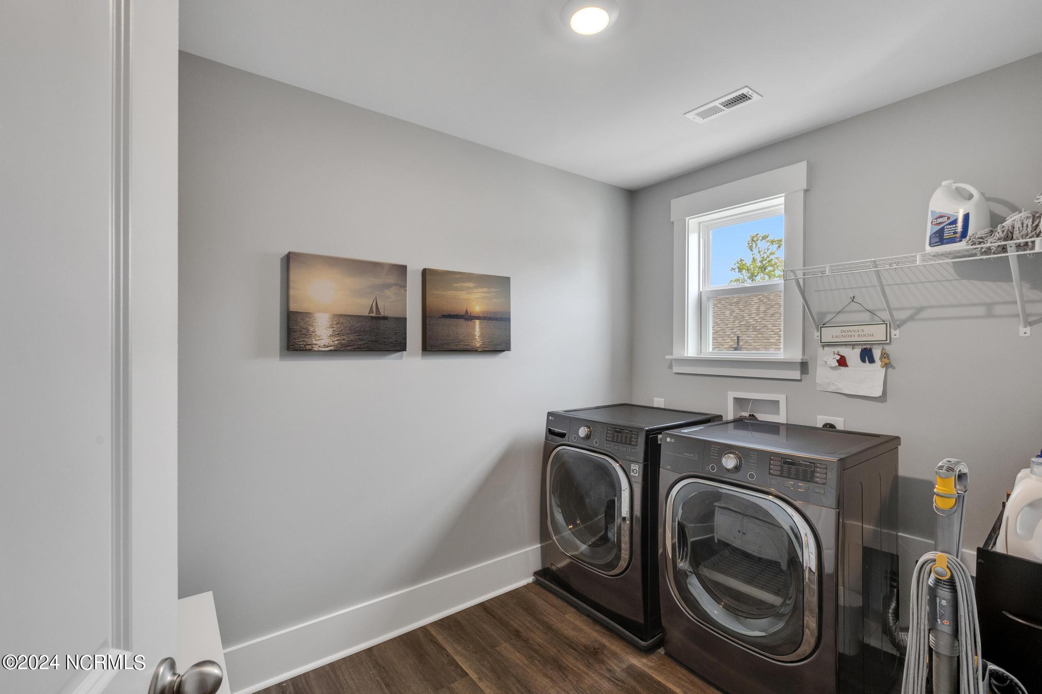 507 Edgewater Way