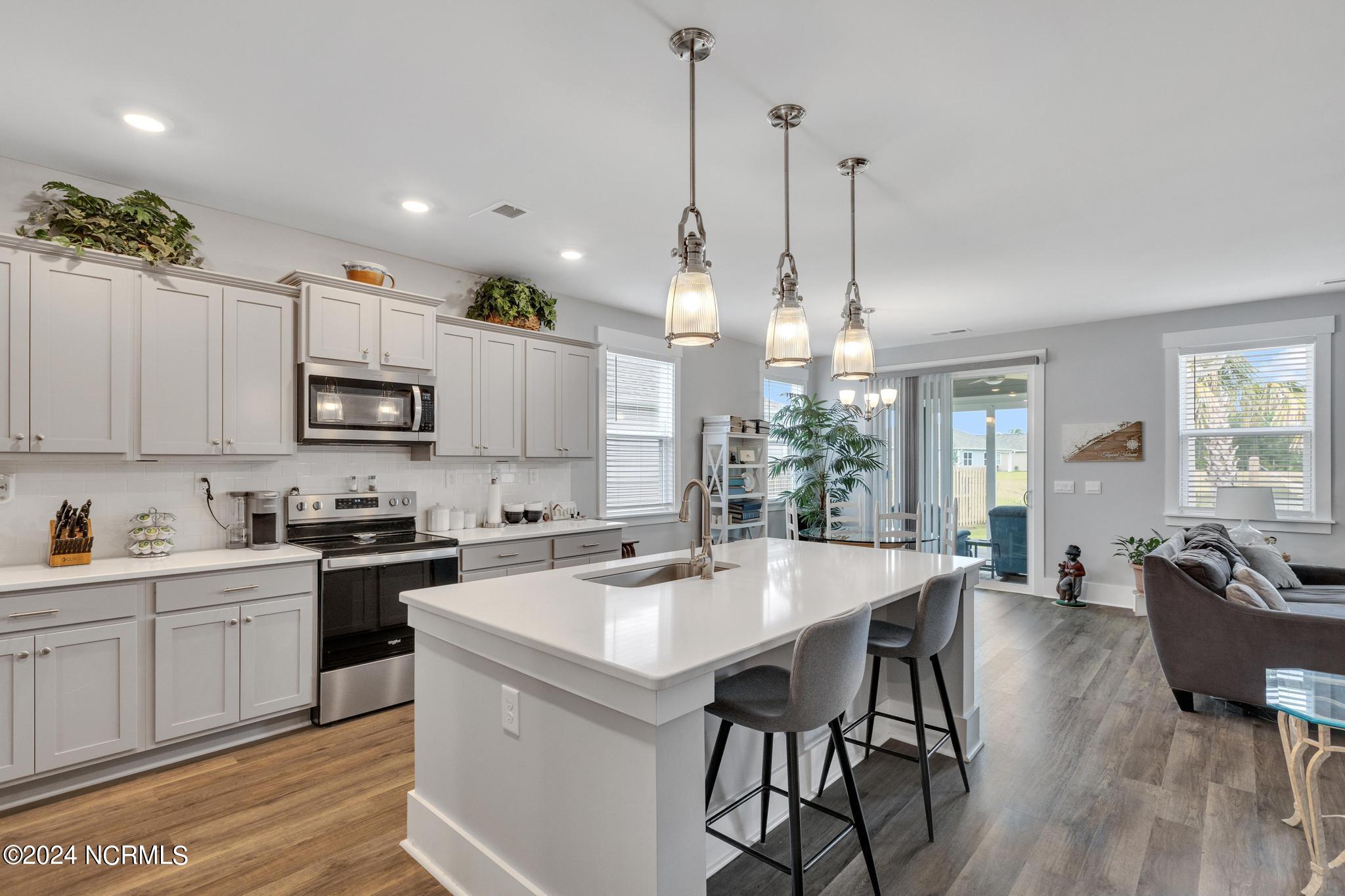 507 Edgewater Way