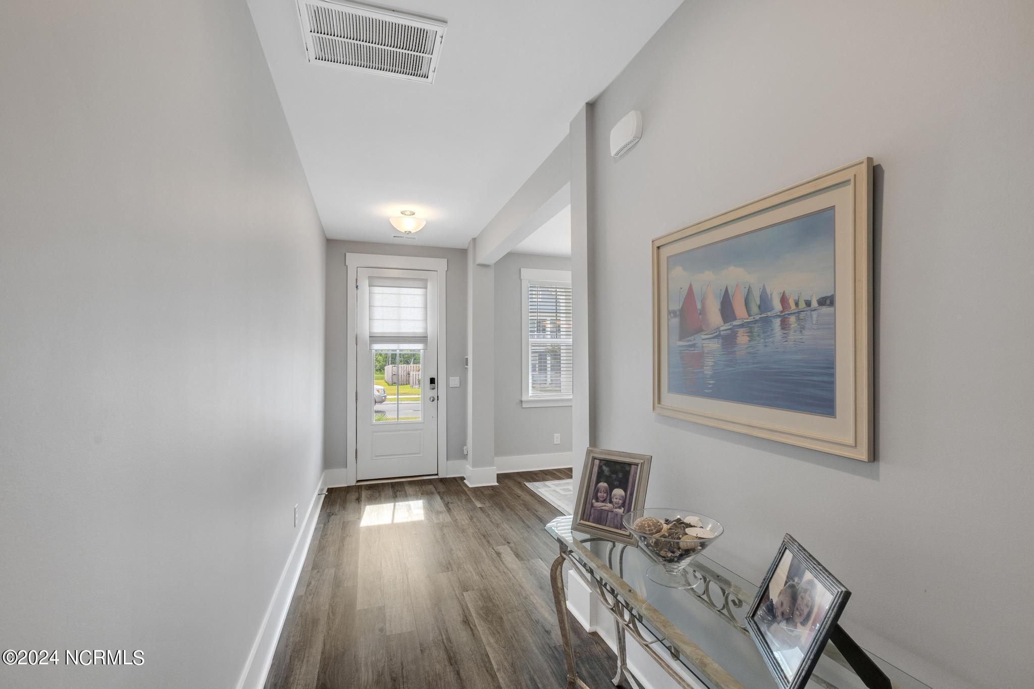 507 Edgewater Way