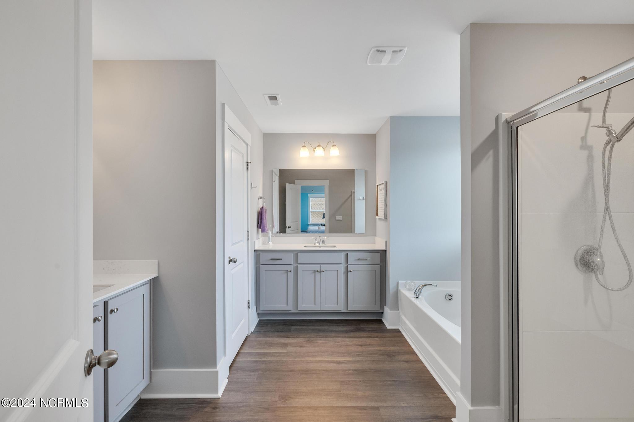 507 Edgewater Way