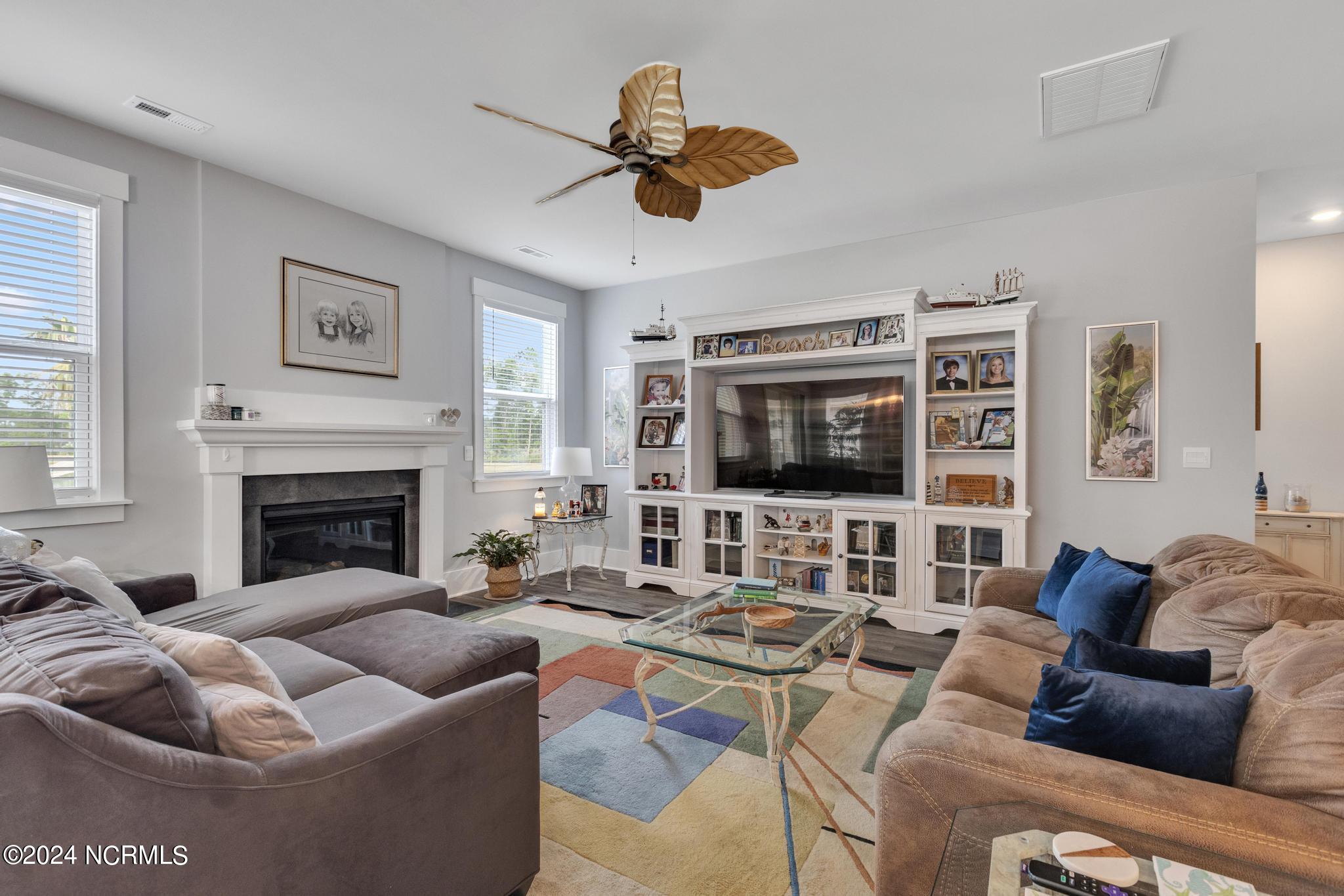 507 Edgewater Way