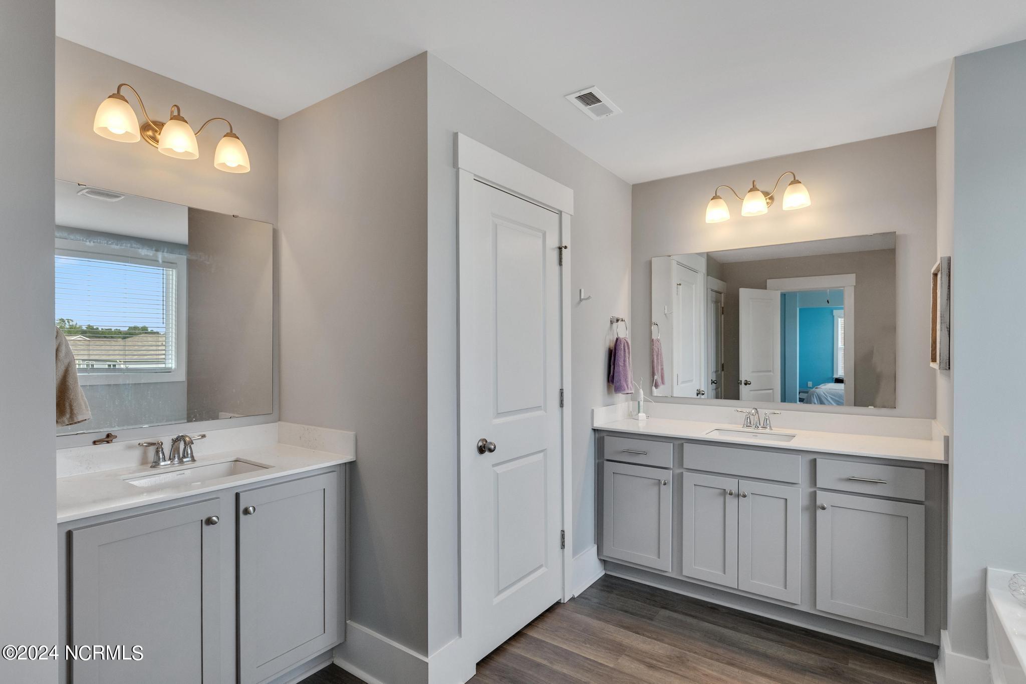 507 Edgewater Way