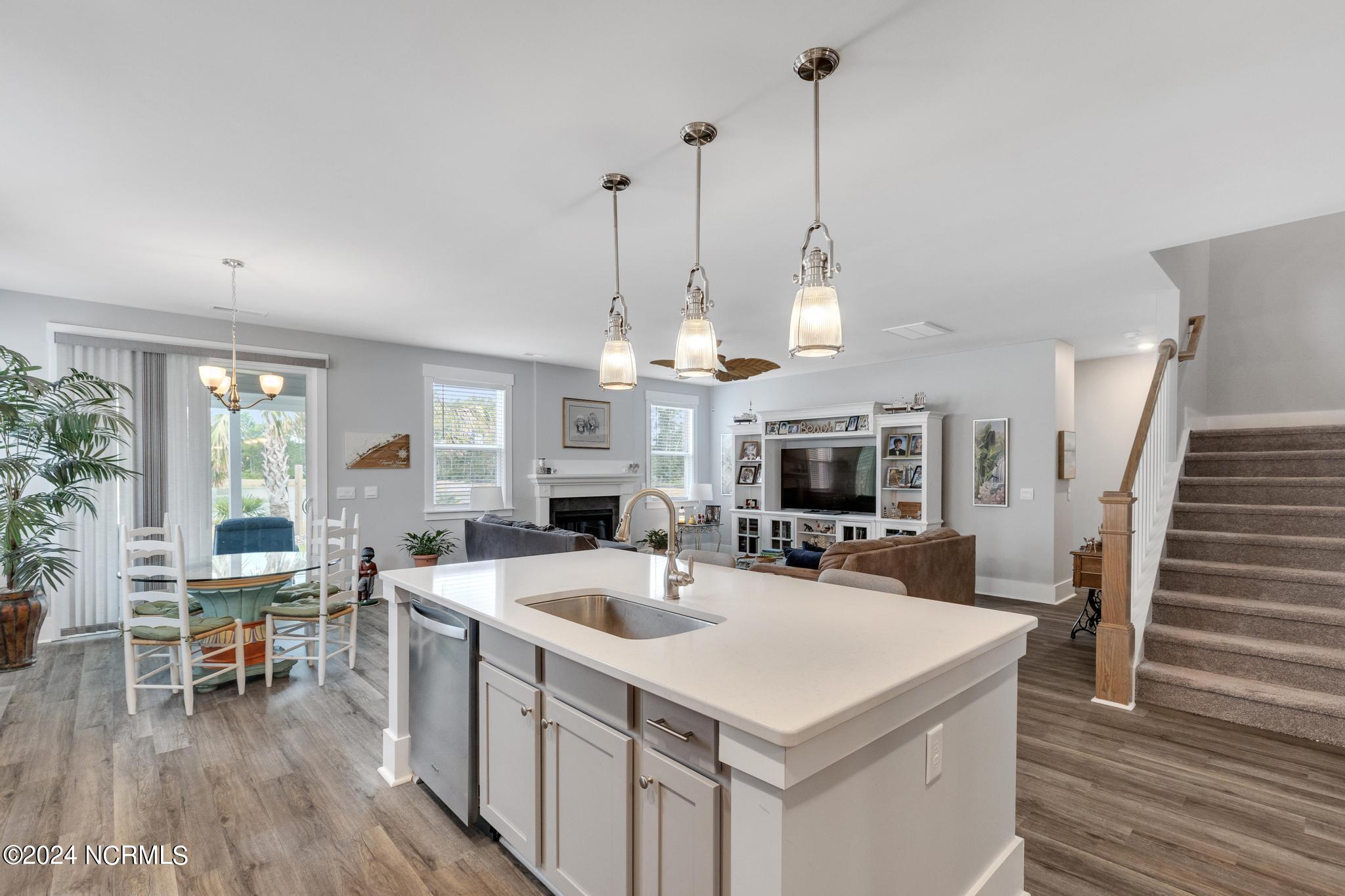 507 Edgewater Way