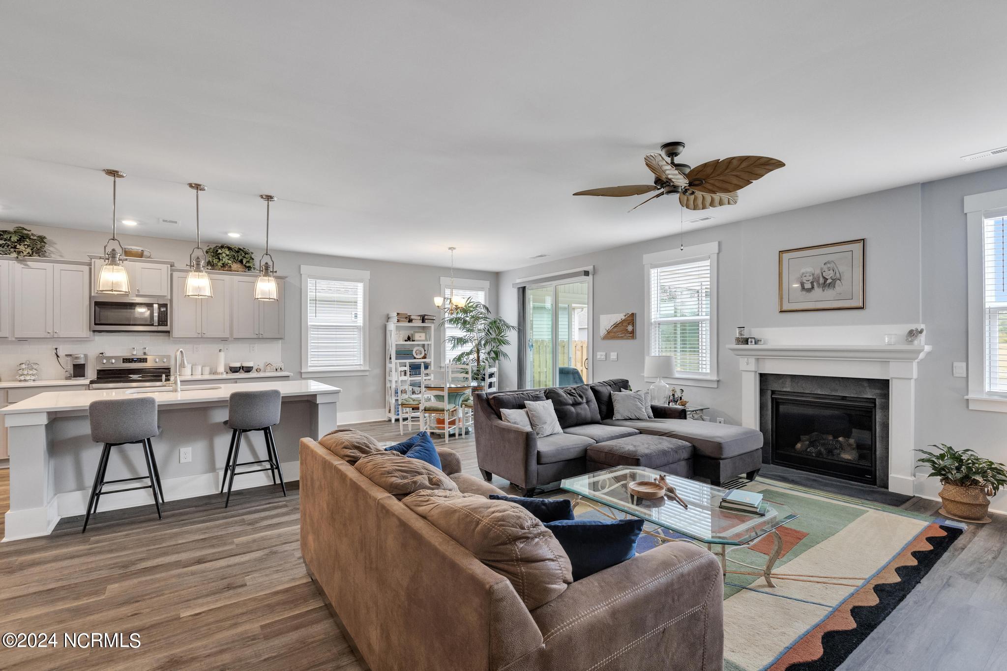 507 Edgewater Way