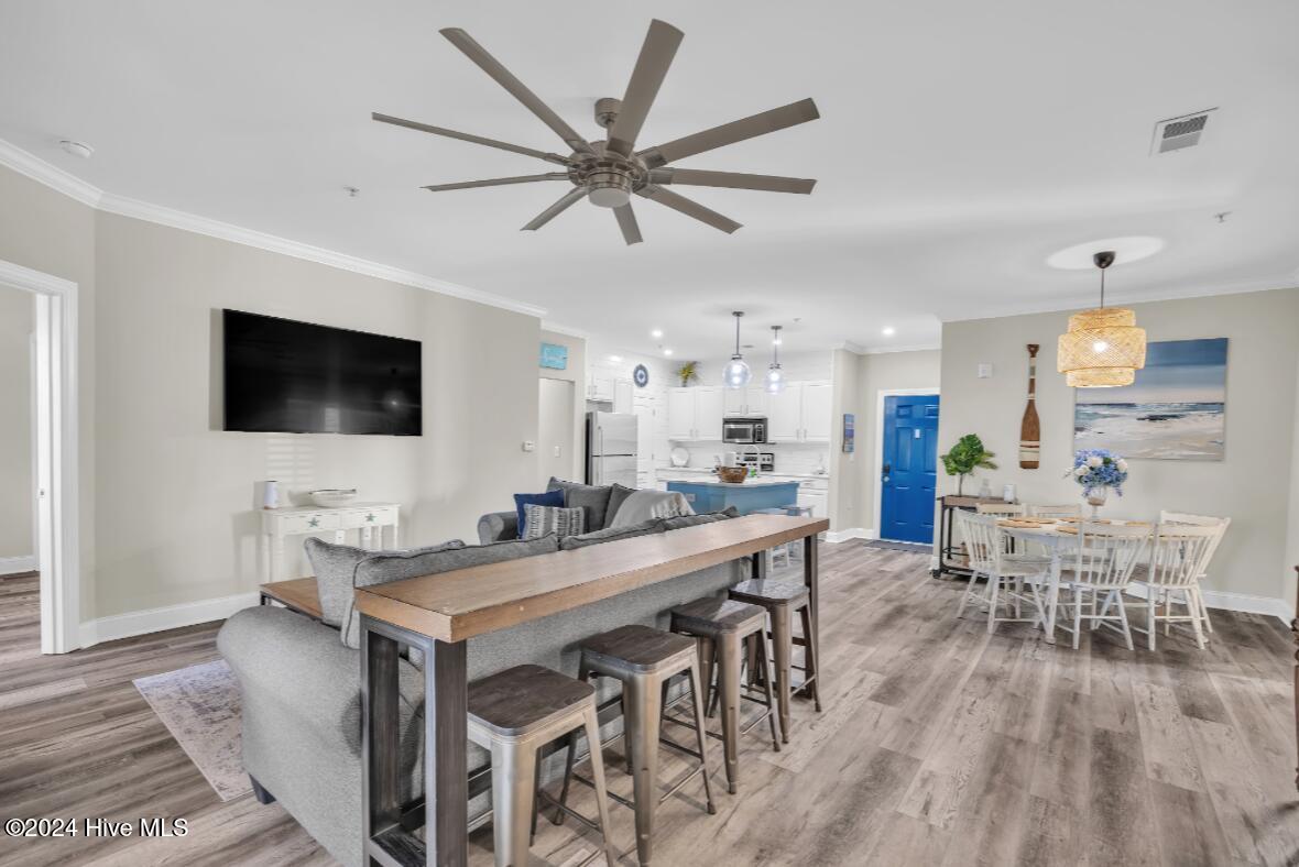 100 Gateway Condos Drive, 115
