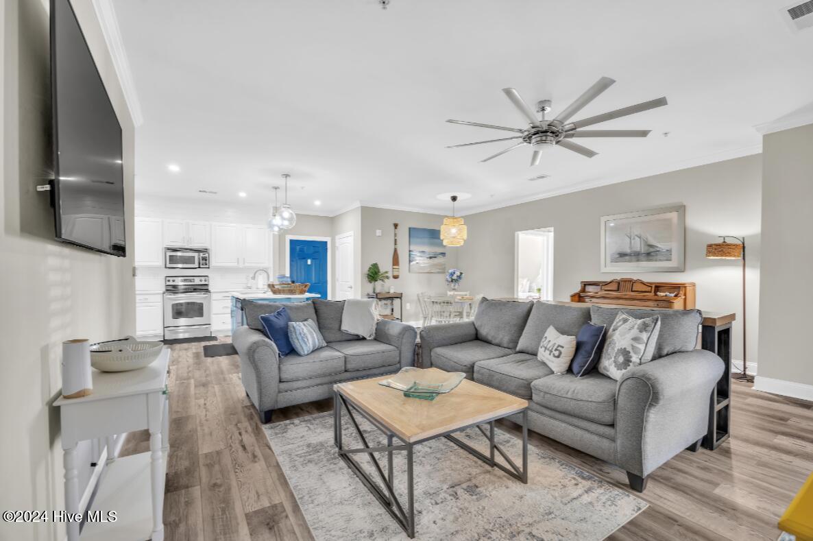 100 Gateway Condos Drive, 115