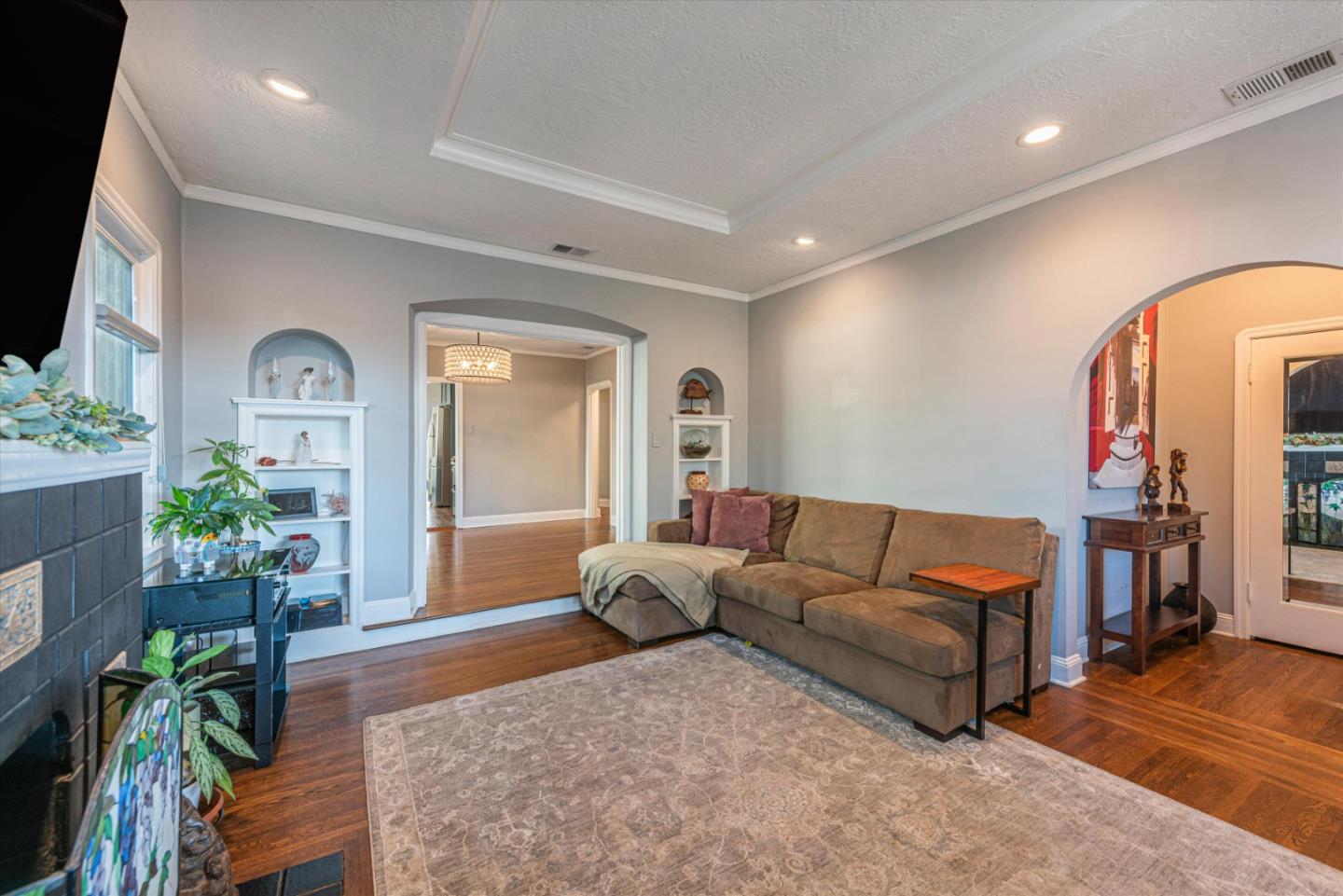249 Leo AVE