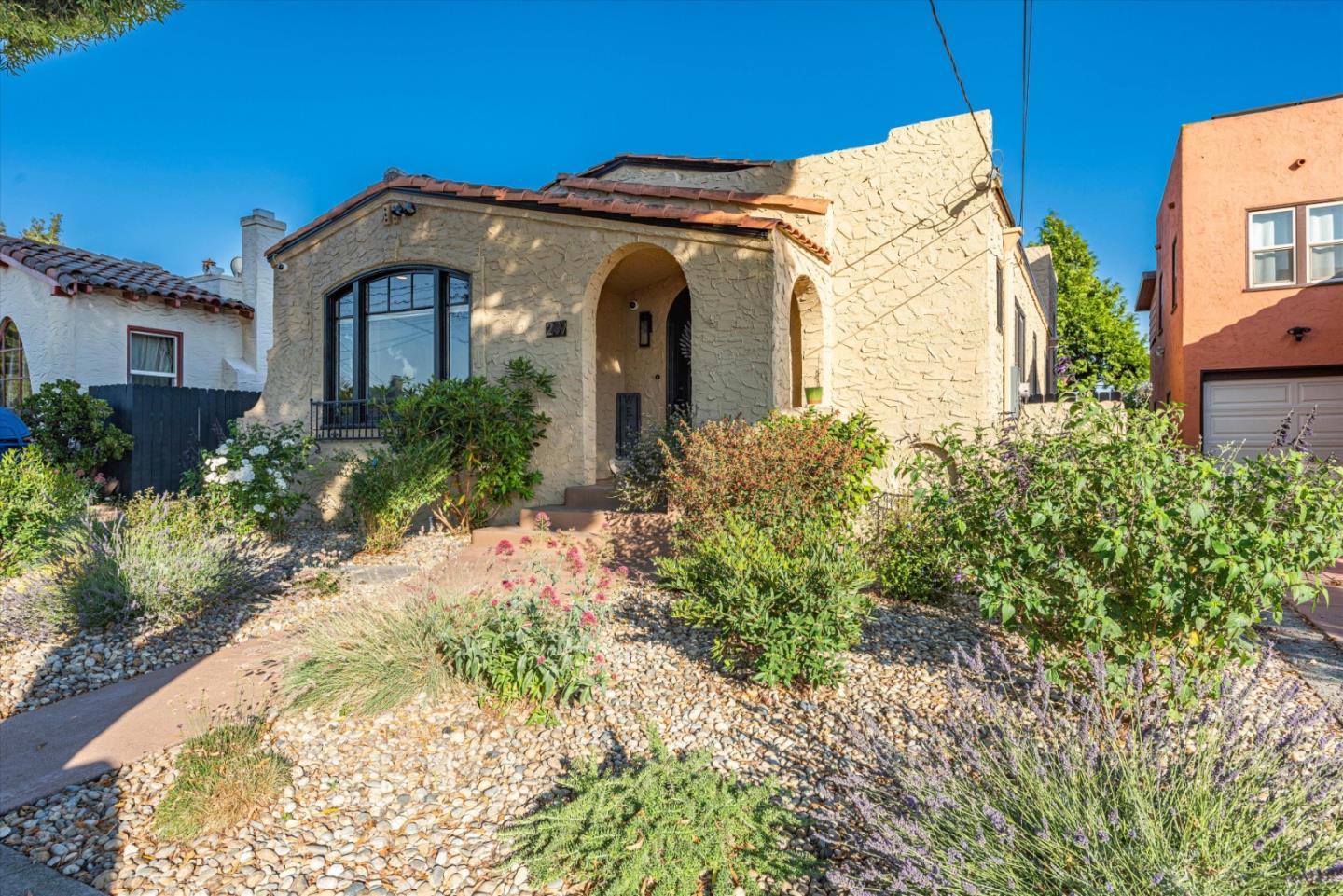 249 Leo AVE