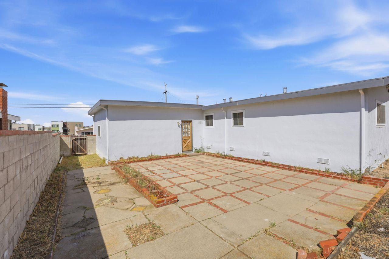 1140 Palm Avenue