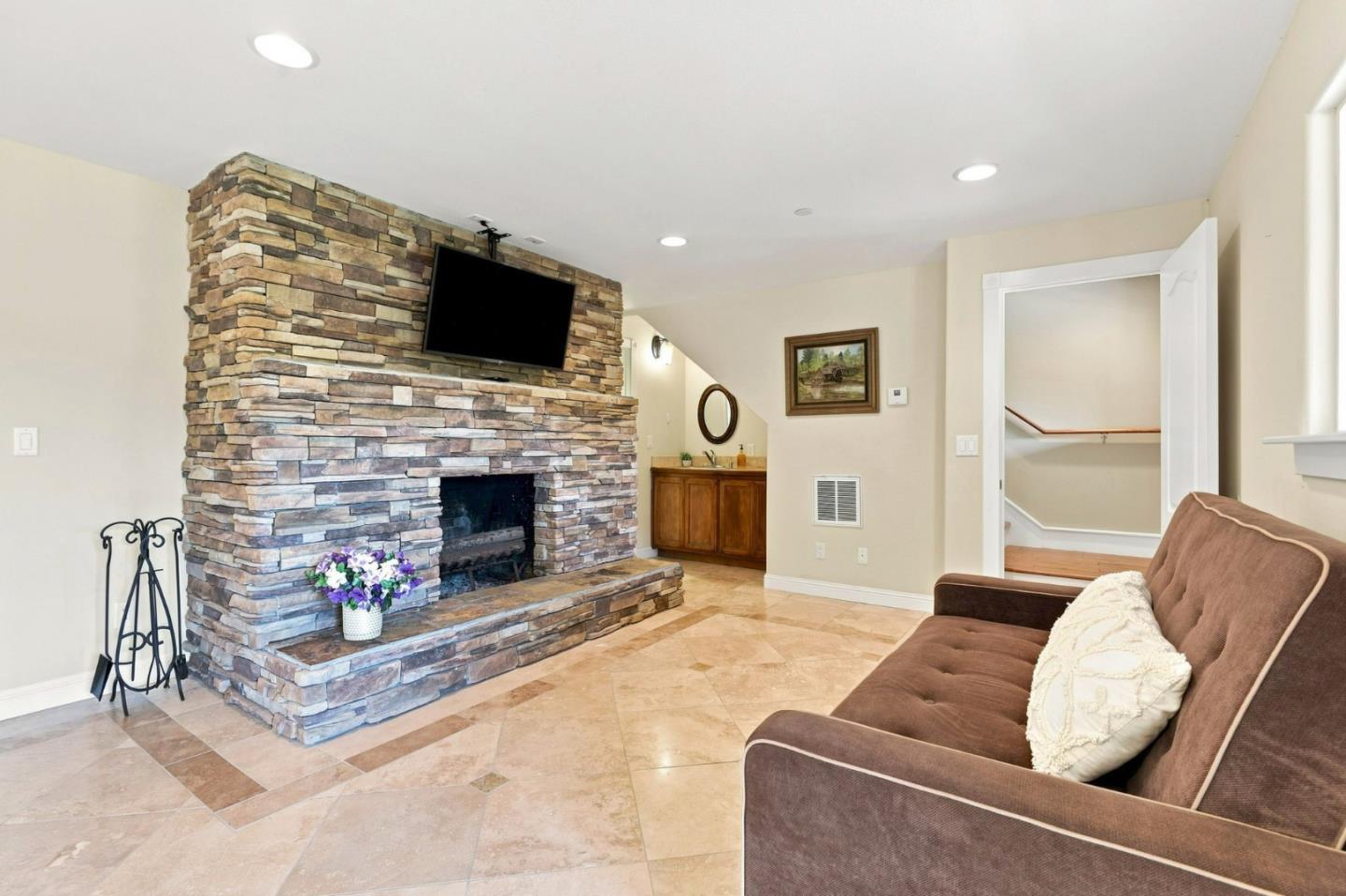 9845 Palisade Drive