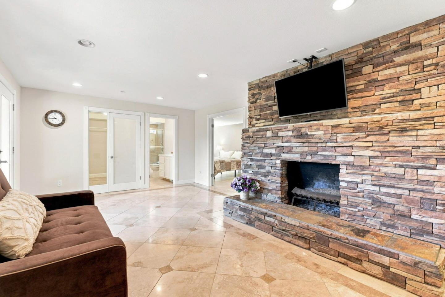 9845 Palisade Drive