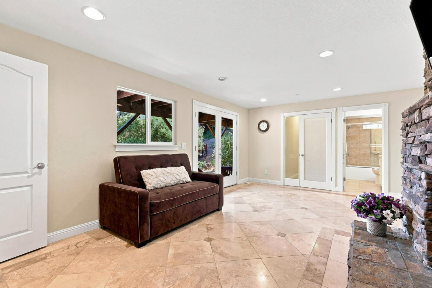 9845 Palisade Drive