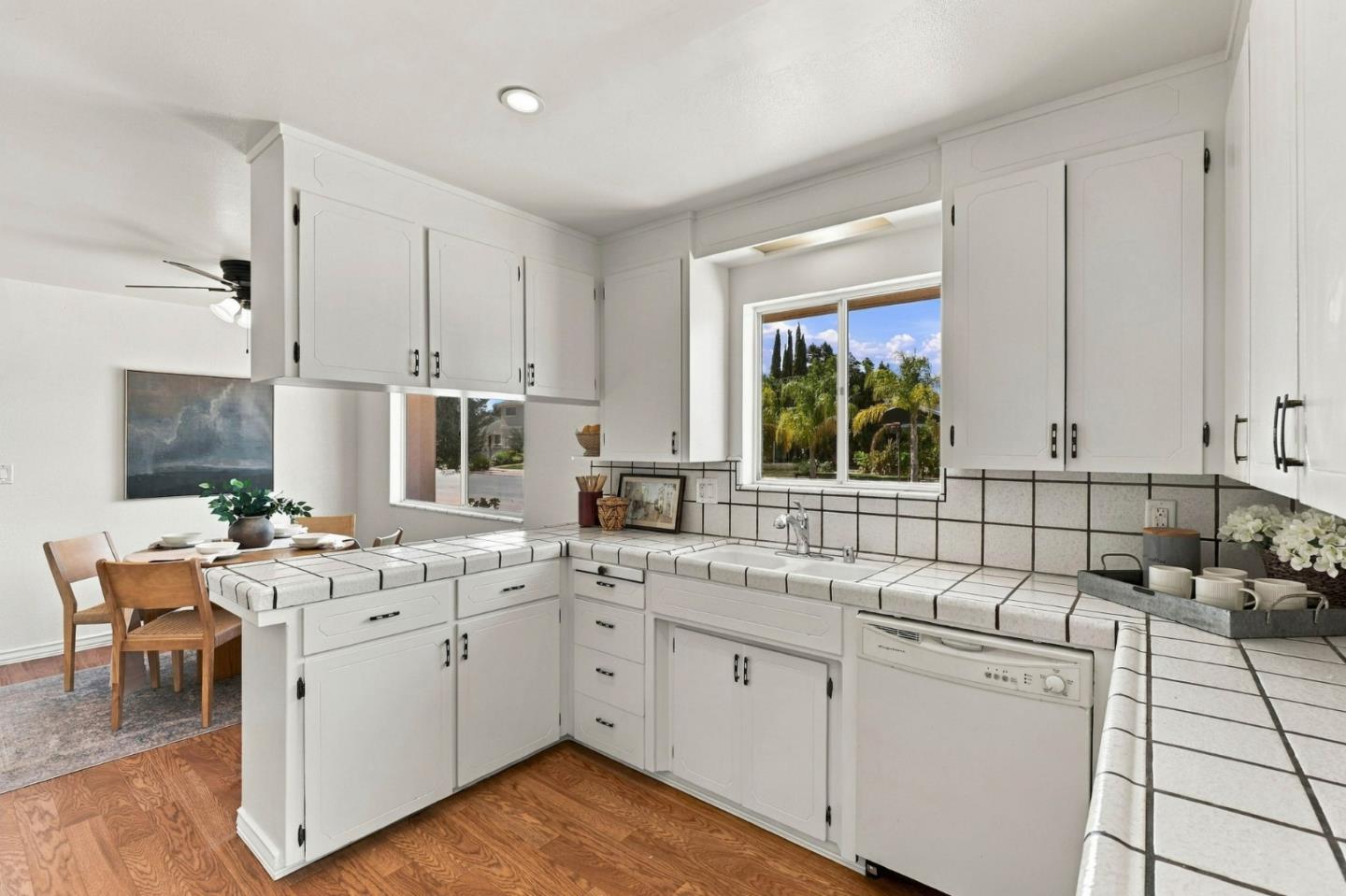 796 Lawrence DR