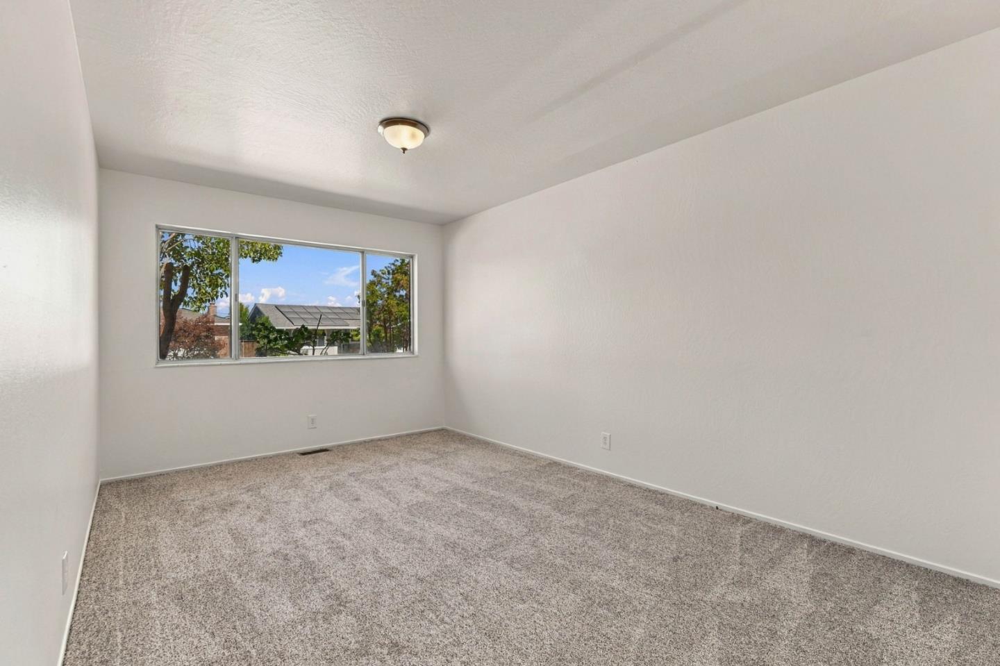 796 Lawrence DR