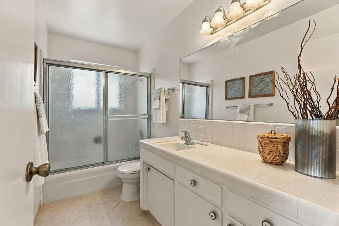 796 Lawrence DR