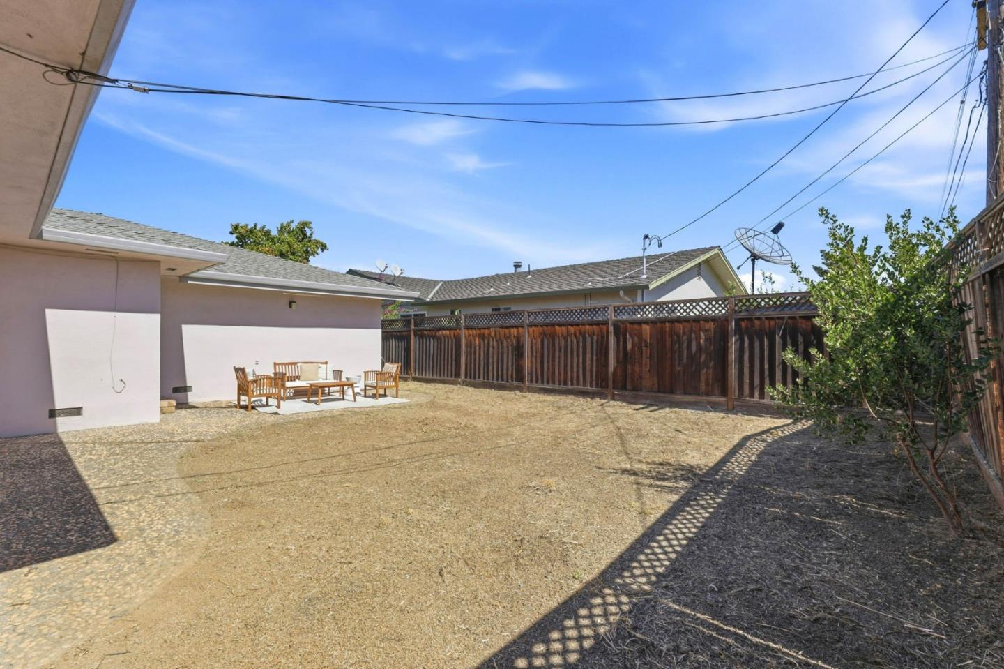 796 Lawrence DR