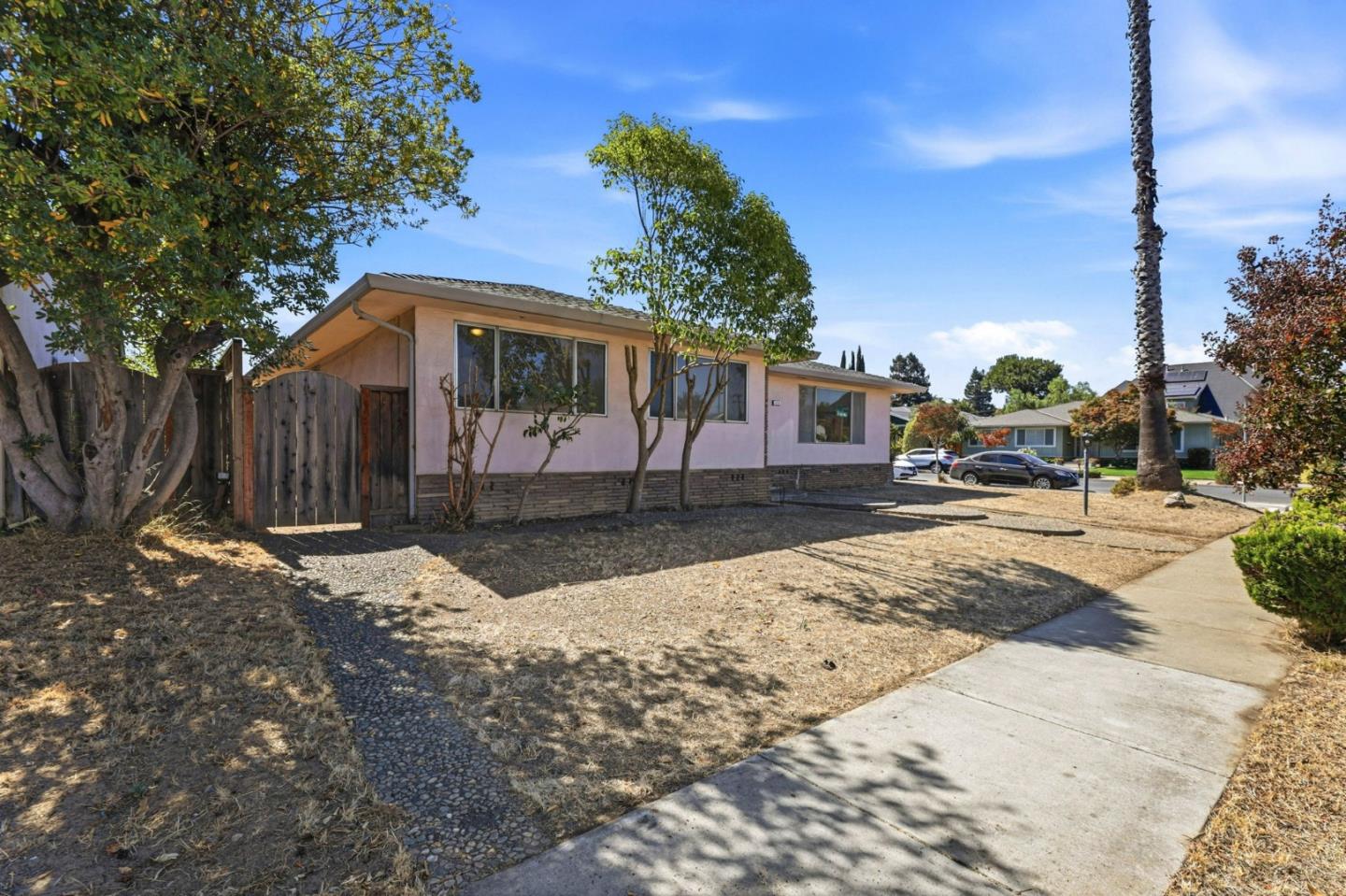 796 Lawrence DR