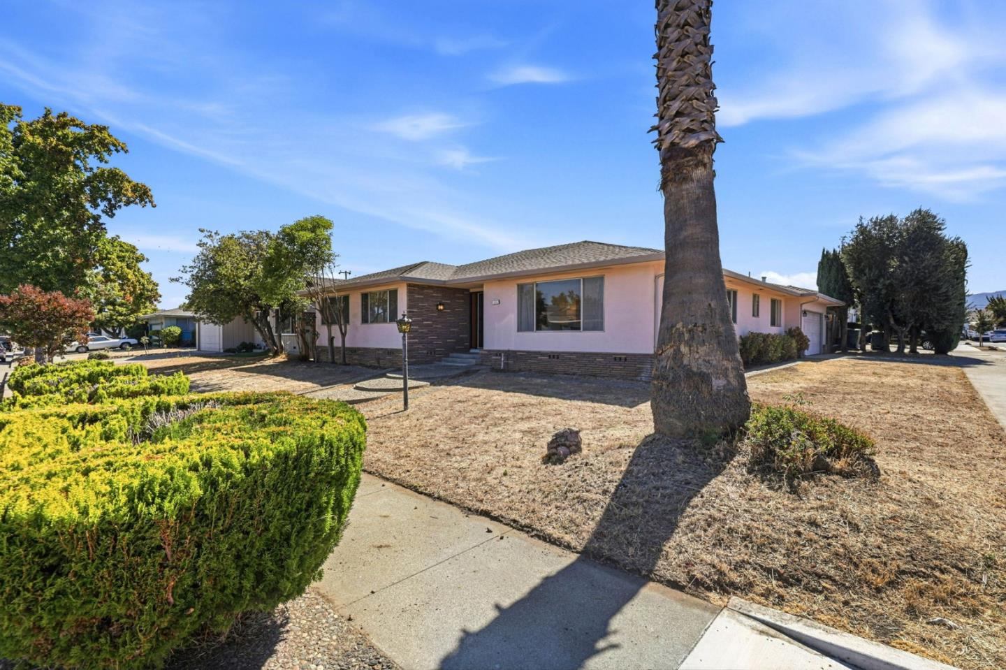 796 Lawrence DR