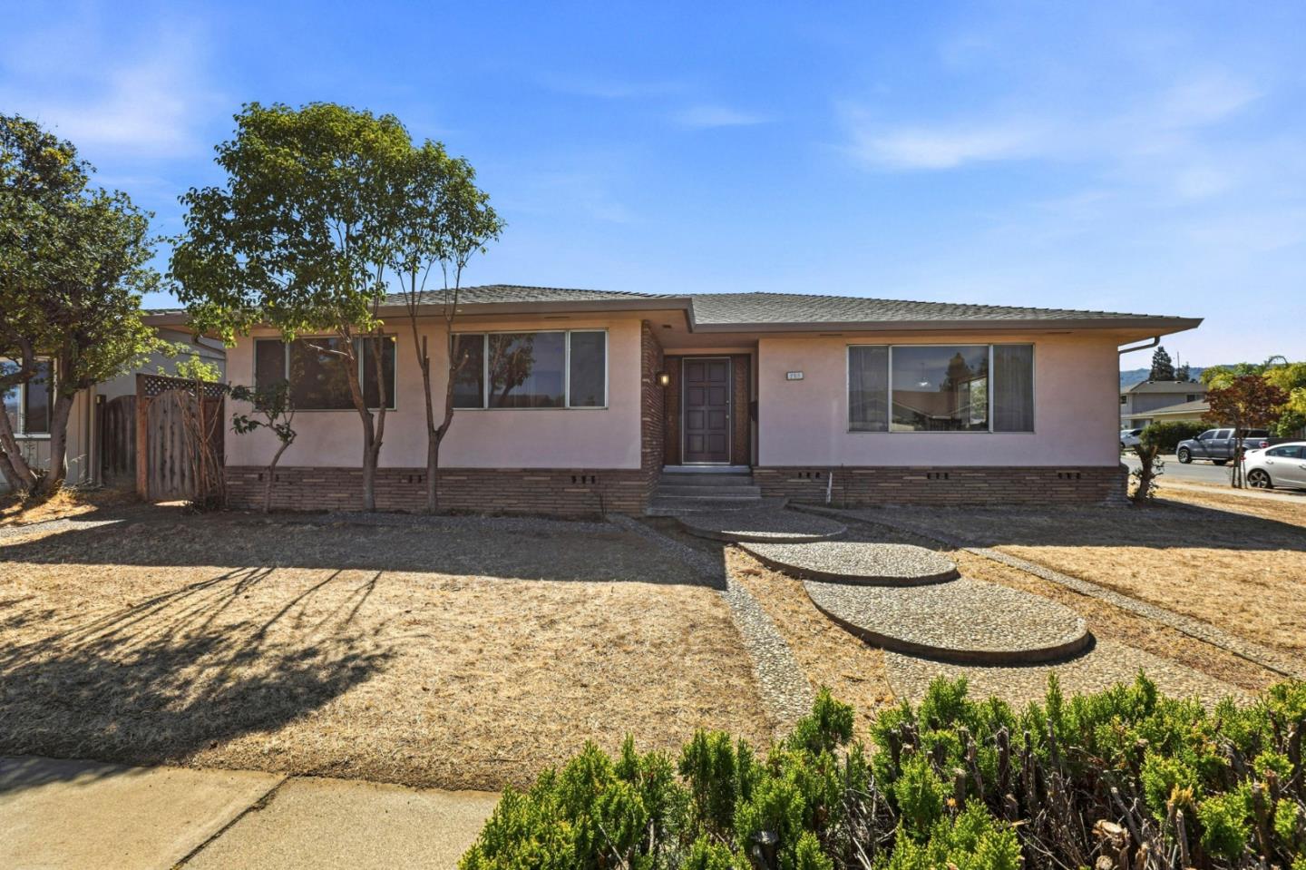 796 Lawrence DR