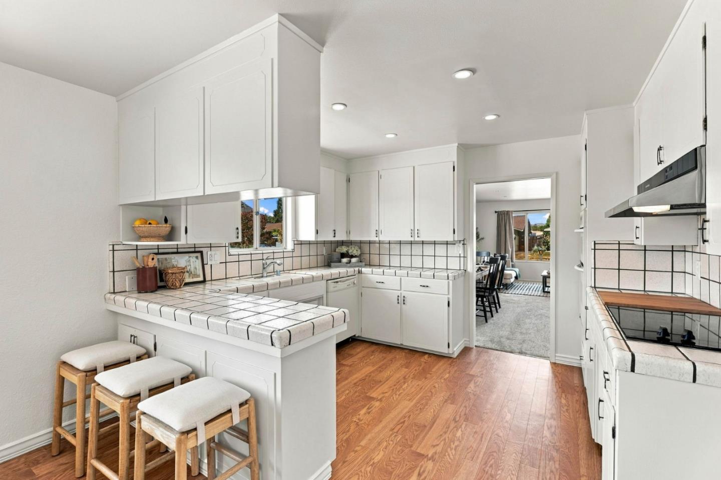 796 Lawrence DR