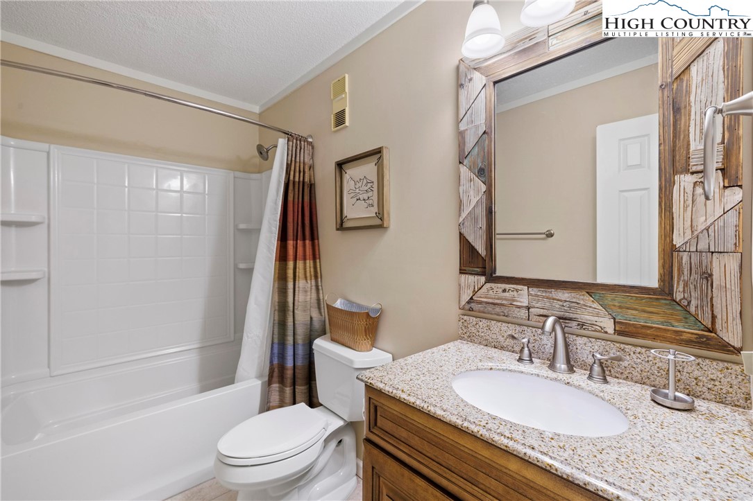 301 Pinnacle Inn Road 3209