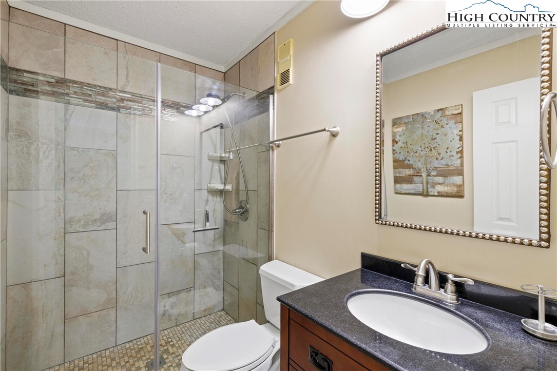 301 Pinnacle Inn Road 3209
