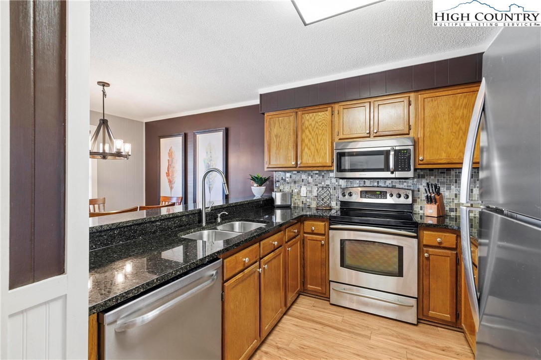 301 Pinnacle Inn Road 3209
