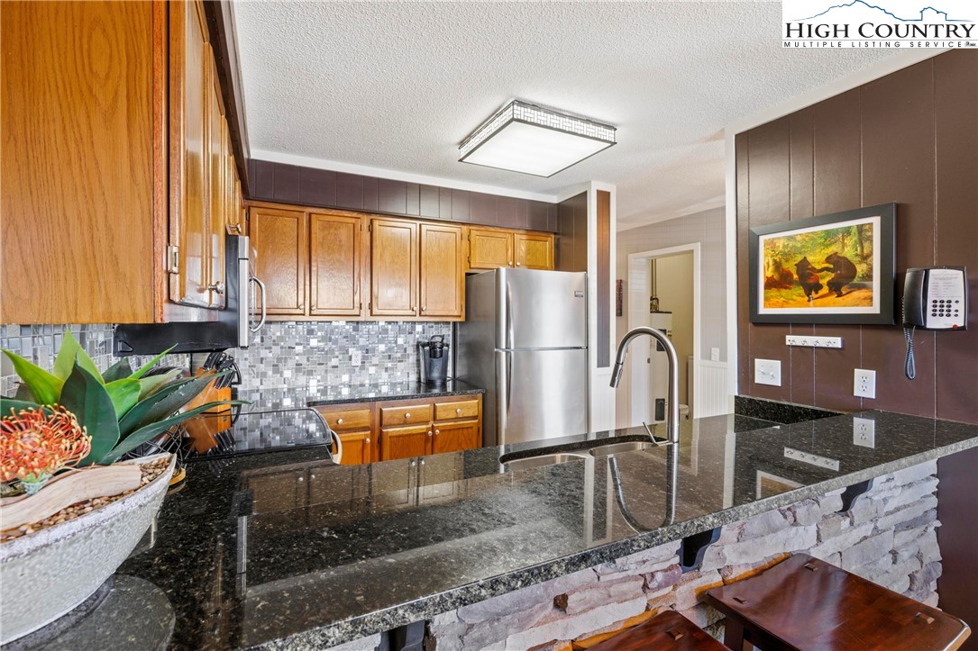 301 Pinnacle Inn Road 3209