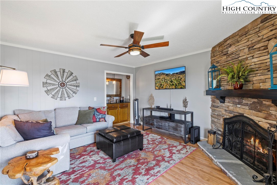 301 Pinnacle Inn Road 3209