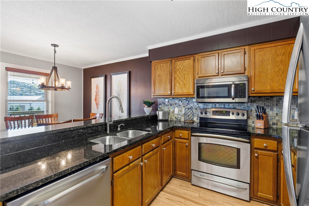 301 Pinnacle Inn Road 3209