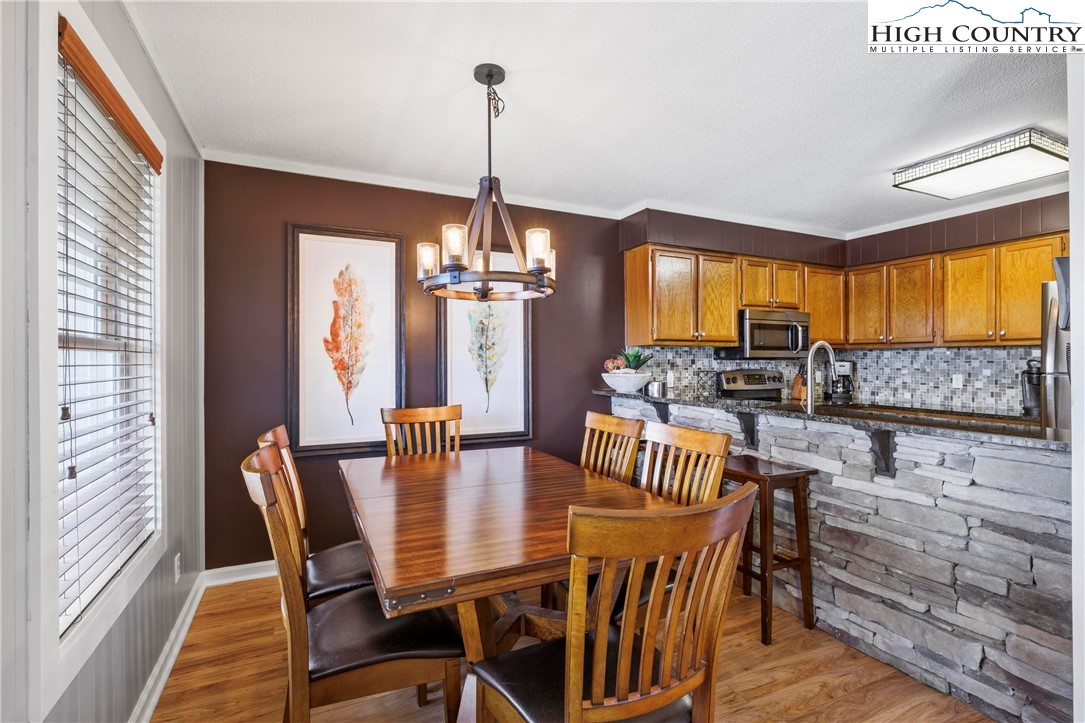 301 Pinnacle Inn Road 3209