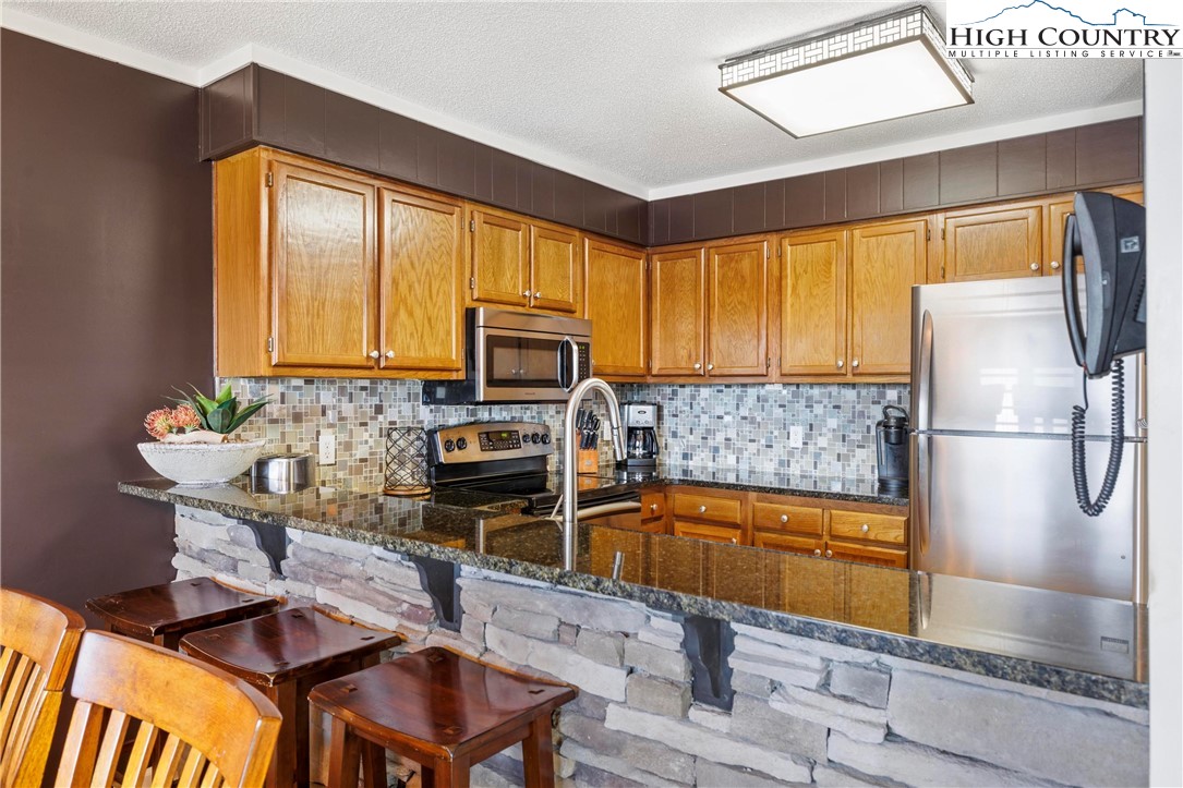 301 Pinnacle Inn Road 3209