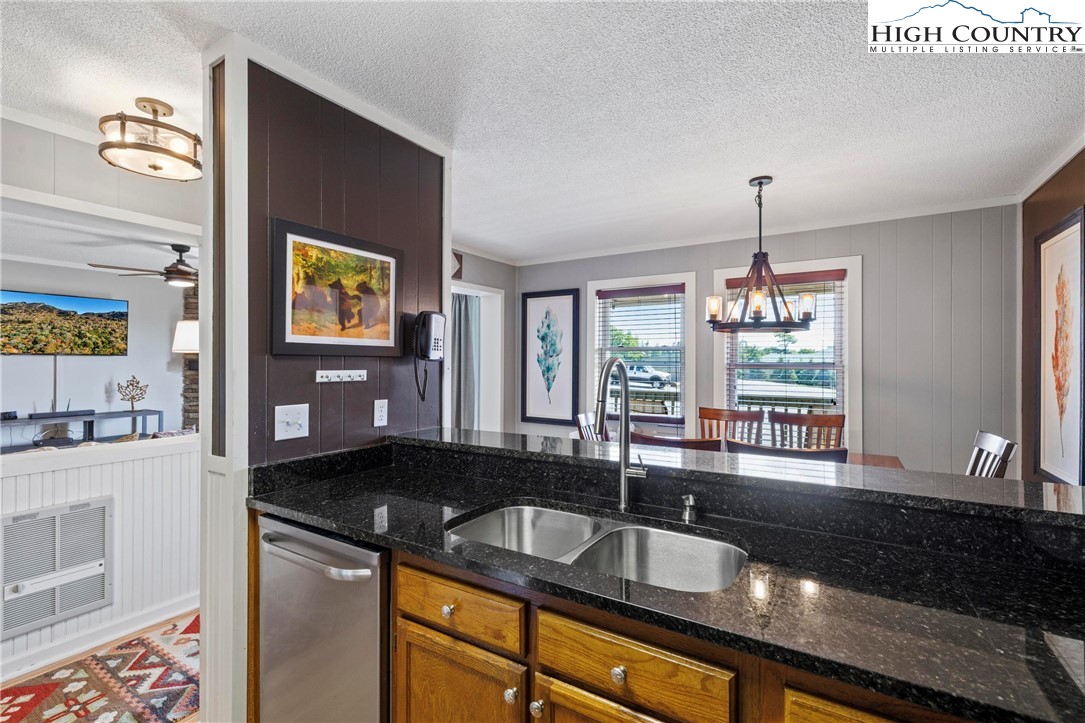 301 Pinnacle Inn Road 3209