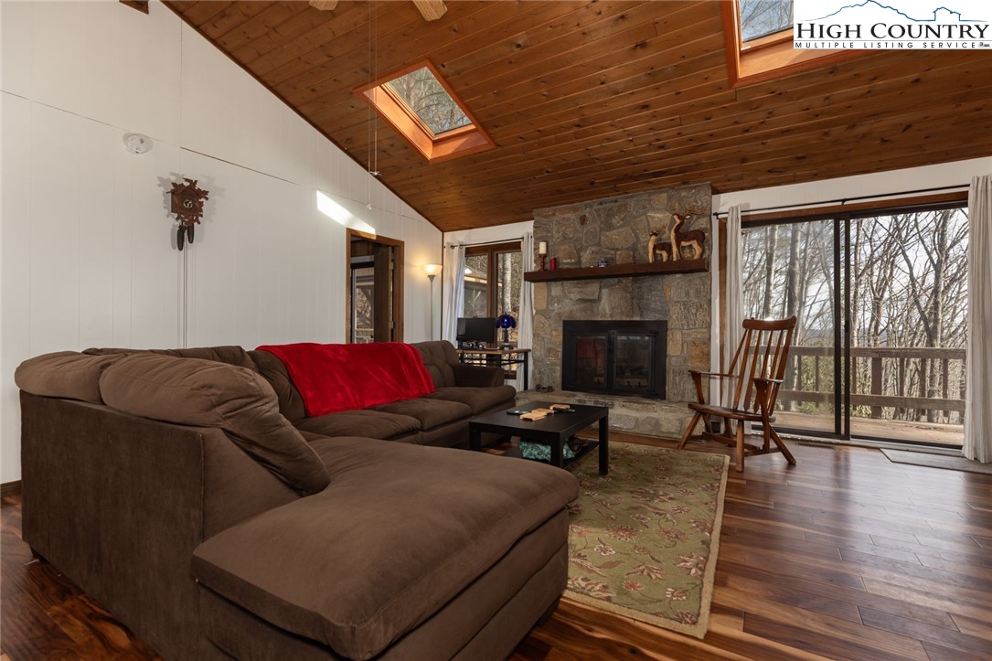 844 E Laurel Circle