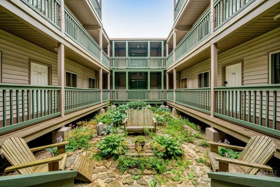 301 Pinnacle Inn Road 3209