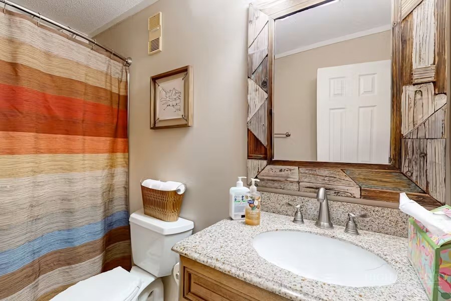 301 Pinnacle Inn Road 3209