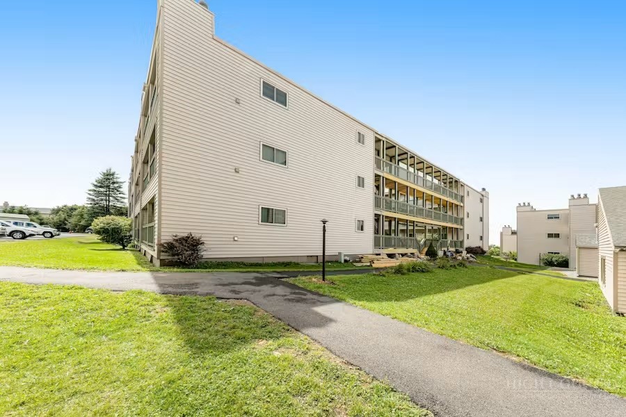 301 Pinnacle Inn Road 3209