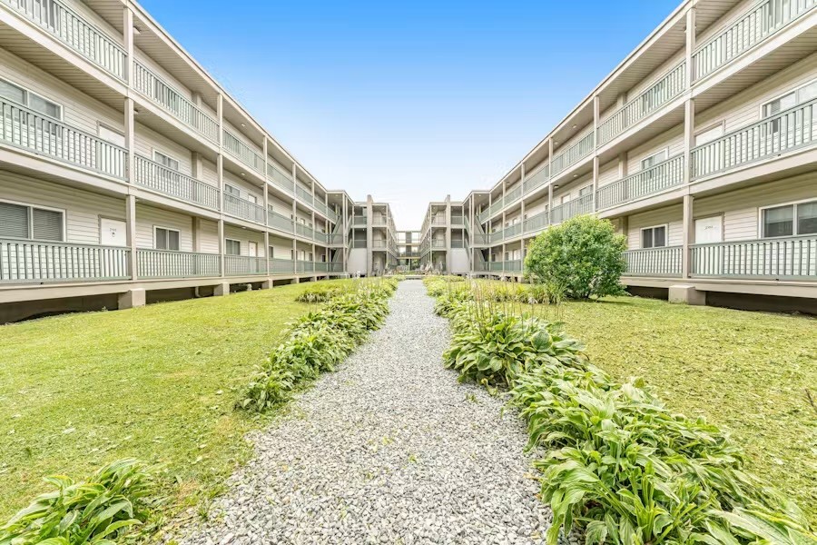 301 Pinnacle Inn Road 3209