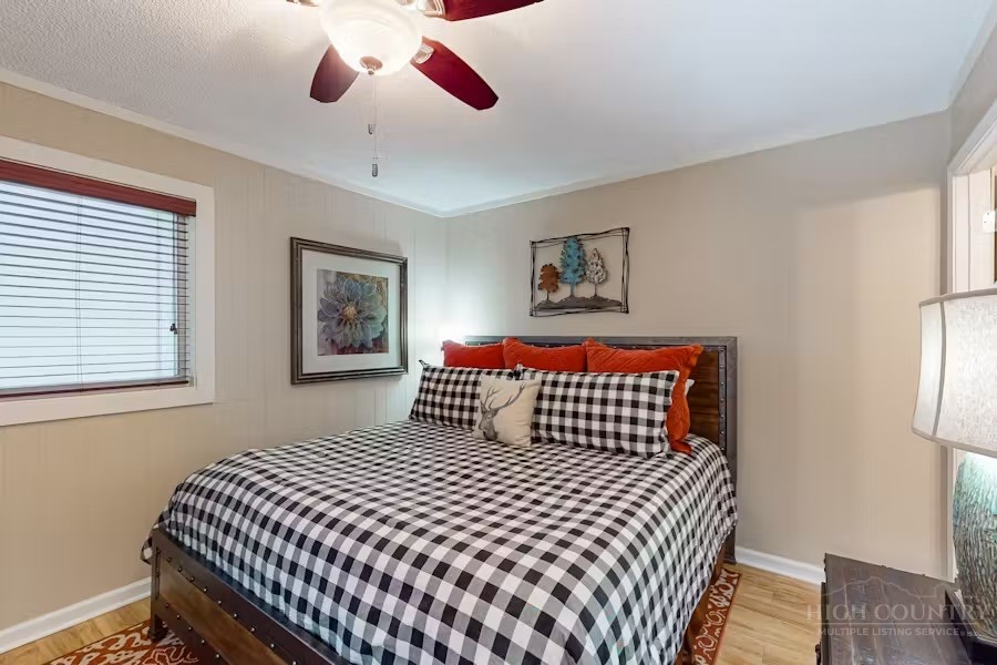 301 Pinnacle Inn Road 3209