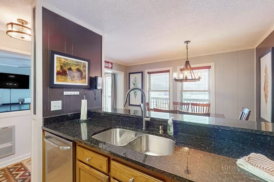 301 Pinnacle Inn Road 3209