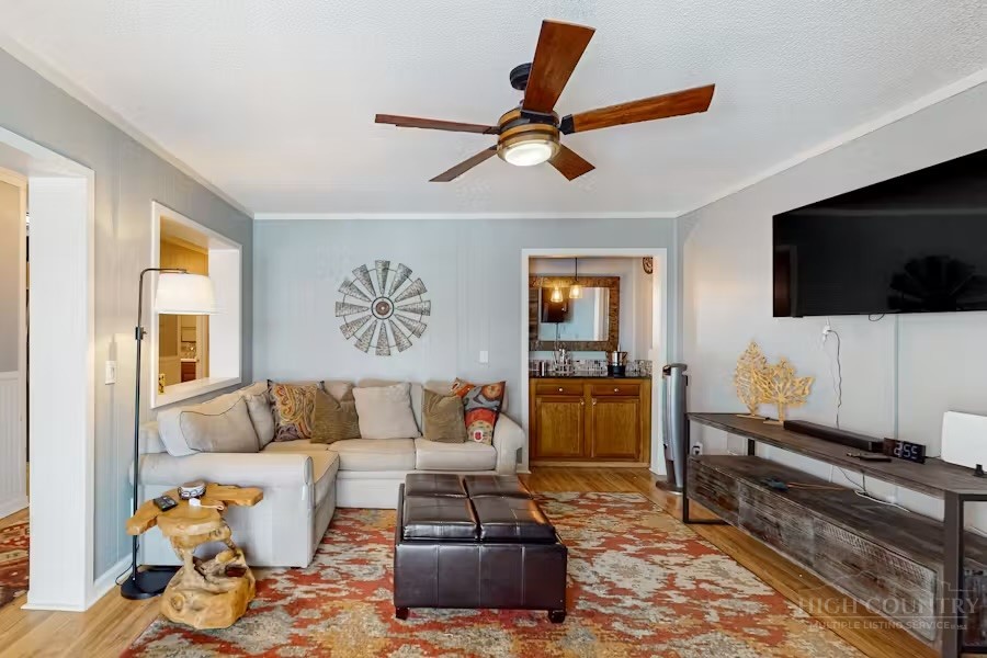 301 Pinnacle Inn Road 3209