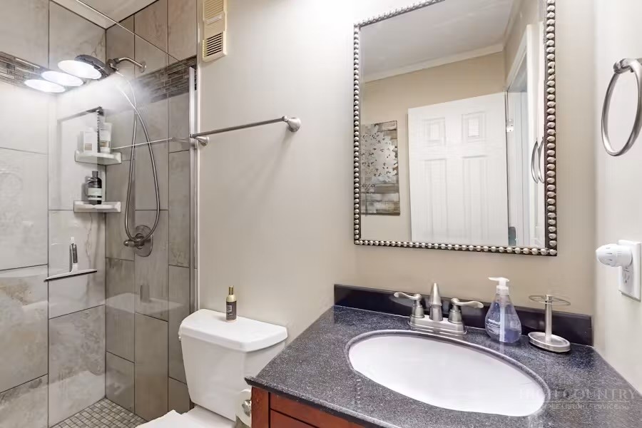 301 Pinnacle Inn Road 3209