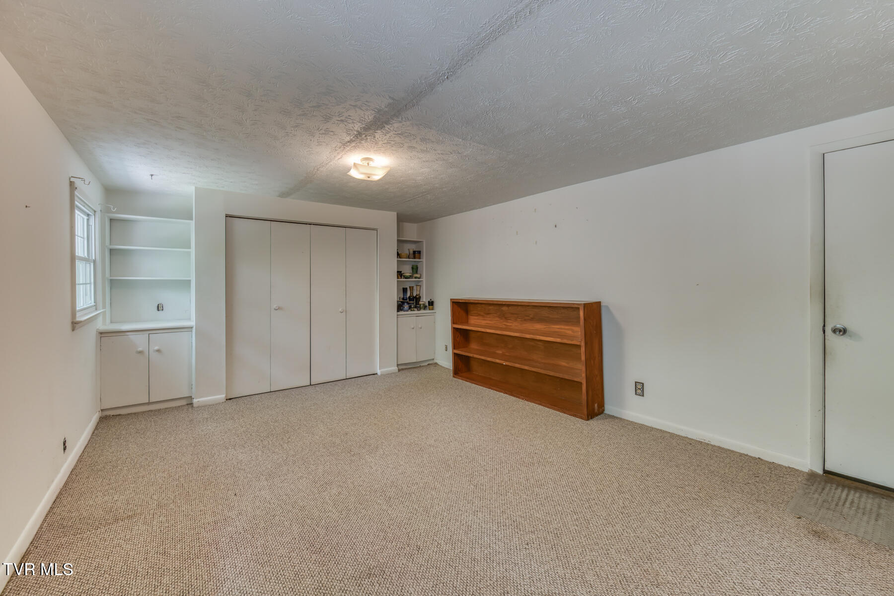390 East Hillcrest Drive