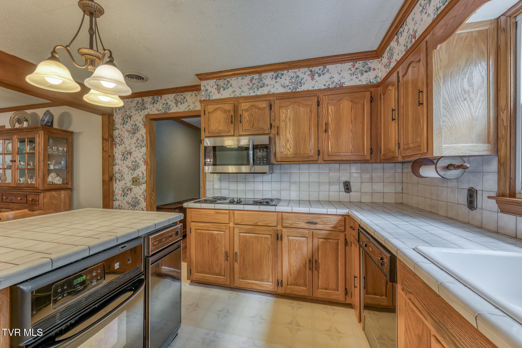390 East Hillcrest Drive