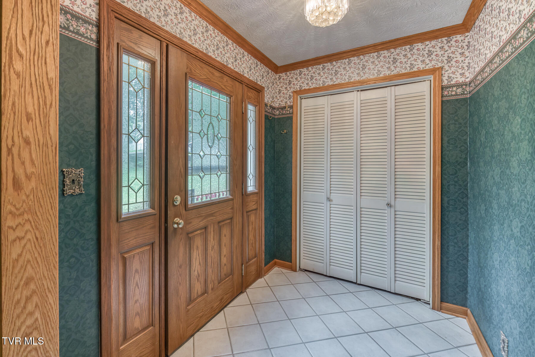 390 East Hillcrest Drive