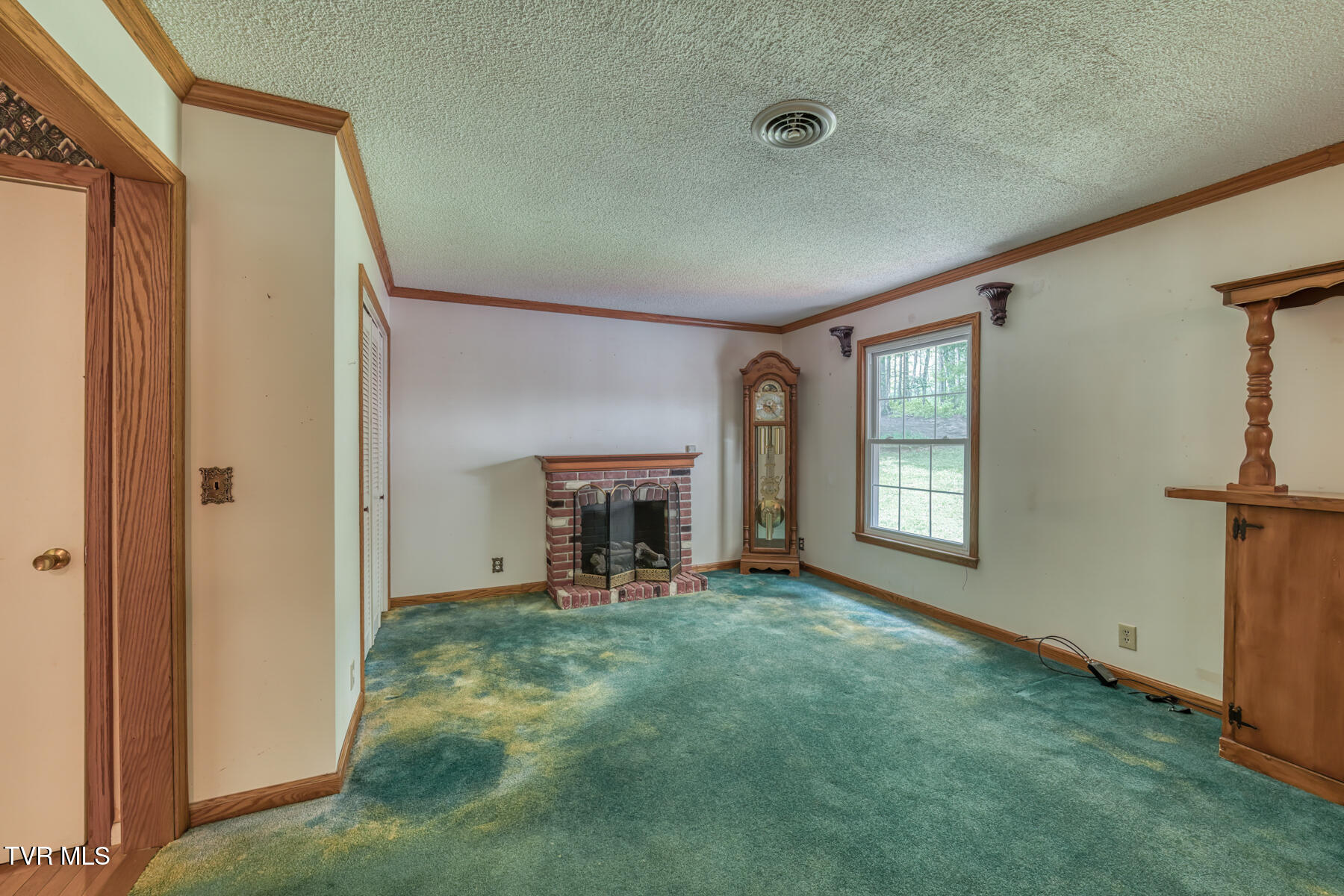 390 East Hillcrest Drive