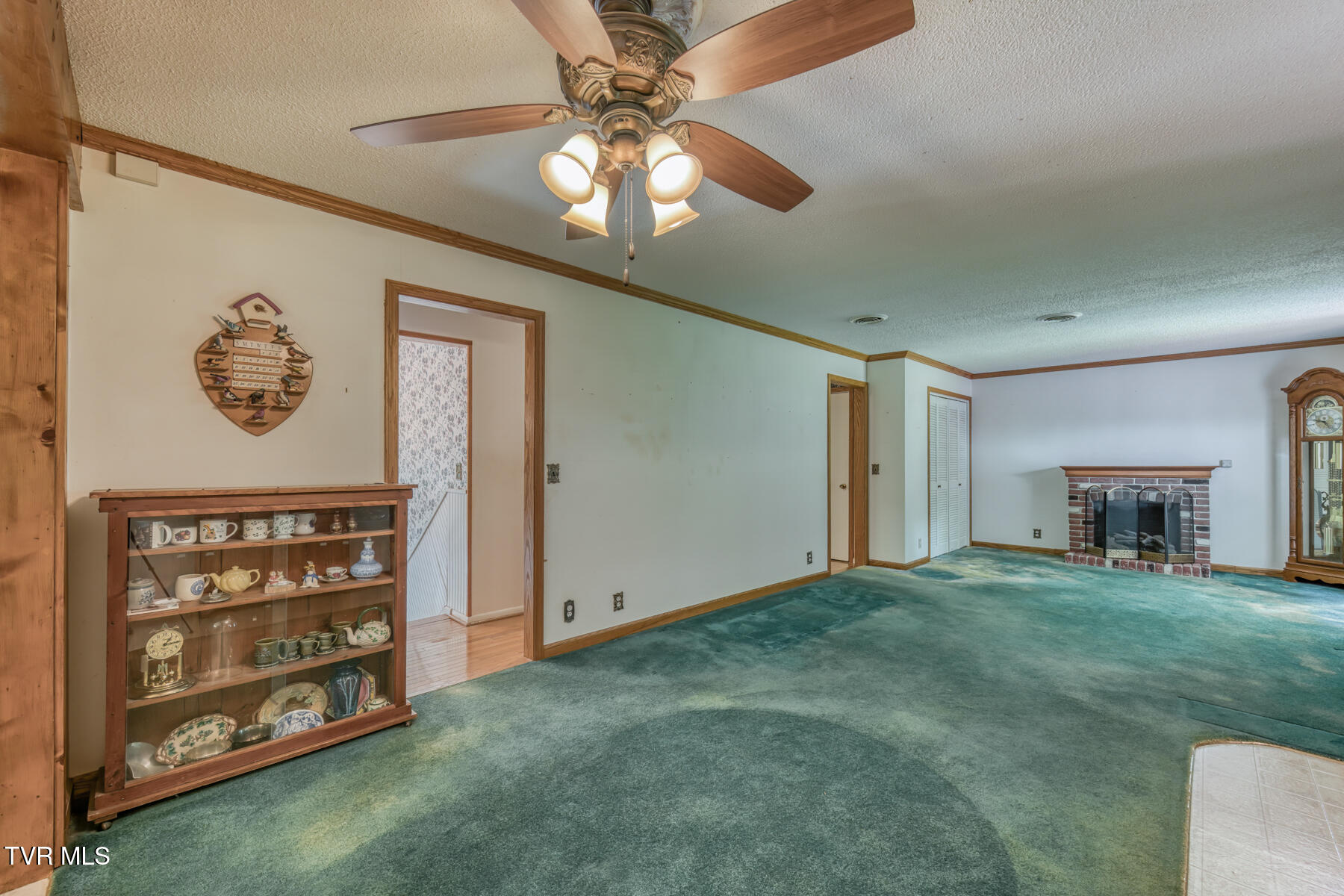 390 East Hillcrest Drive