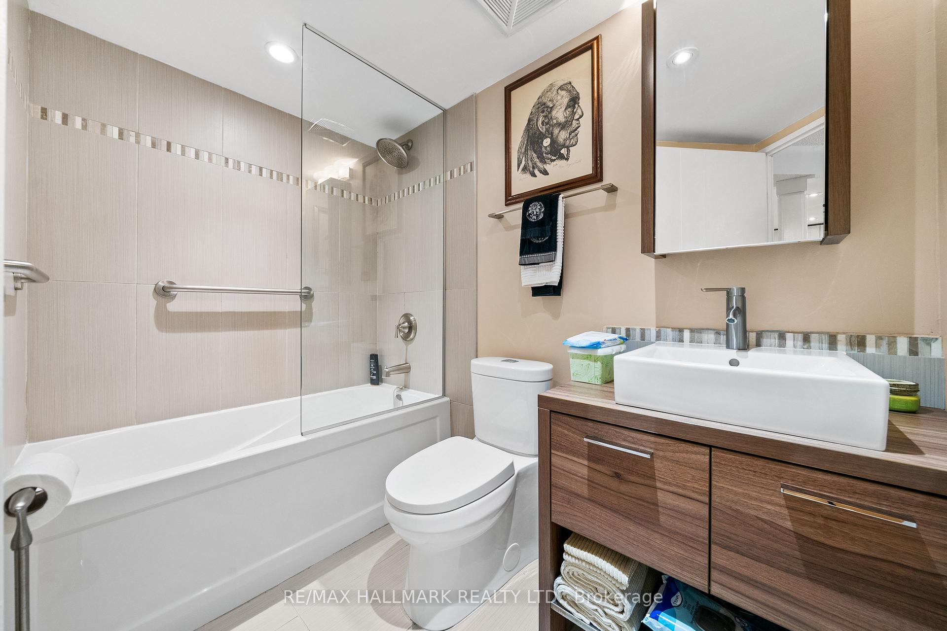 15 Maitland Place 906